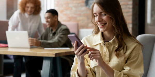 Communication : outils, podcasts et formations pour rester à jour tout l’été